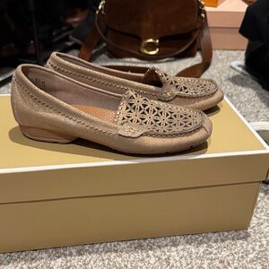 BareTraps Brown Loafers with Cutout Design